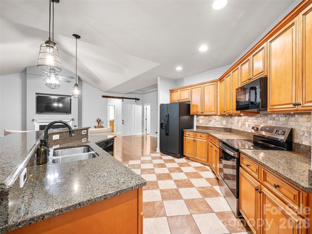 6 Oak Springs Drive, Arden, NC 28704