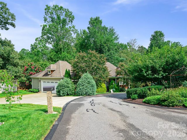 6 Oak Springs Drive, Arden, NC 28704