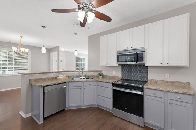 14211 Avalon Path 503, Rosemount, MN 55068