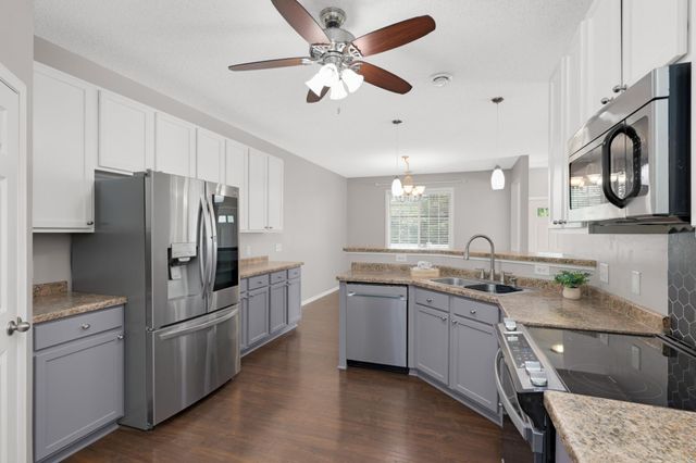 14211 Avalon Path 503, Rosemount, MN 55068