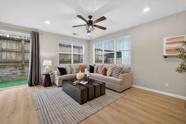 3225 Sunny Gate Ln, Folsom, CA 95630