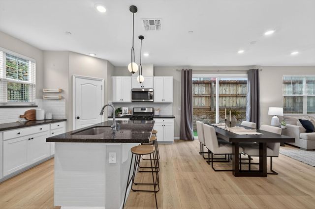 3225 Sunny Gate Ln, Folsom, CA 95630