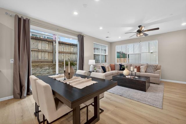 3225 Sunny Gate Ln, Folsom, CA 95630