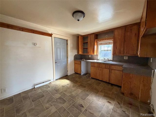 1038 W Pine Avenue, Mount Morris, MI 48458