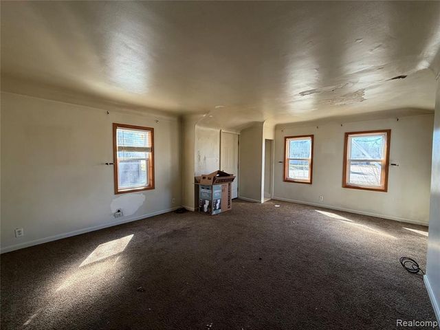 1038 W Pine Avenue, Mount Morris, MI 48458