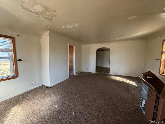 1038 W Pine Avenue, Mount Morris, MI 48458