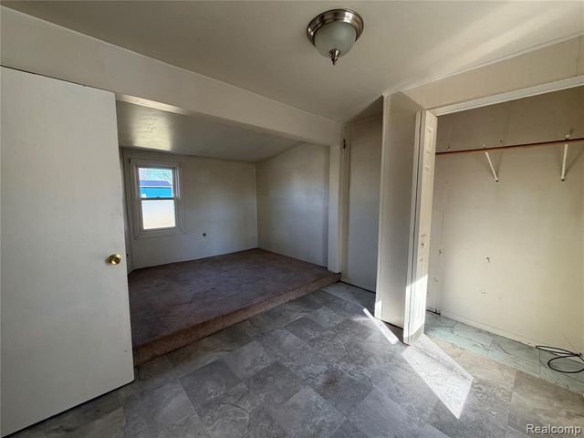 1038 W Pine Avenue, Mount Morris, MI 48458