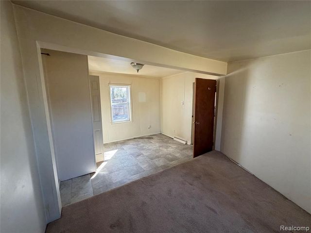 1038 W Pine Avenue, Mount Morris, MI 48458