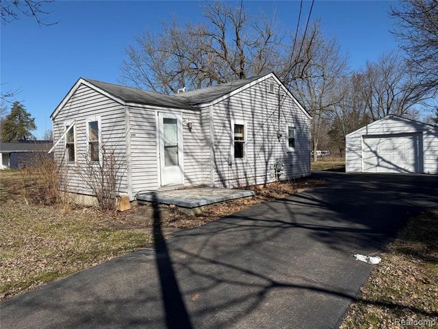 1038 W Pine Avenue, Mount Morris, MI 48458