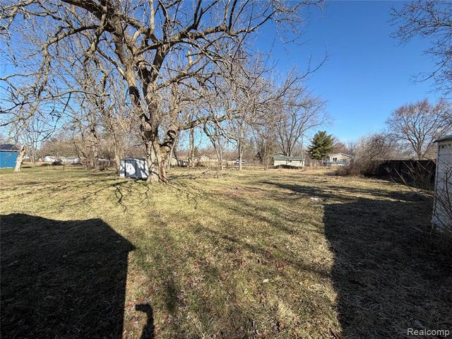 1038 W Pine Avenue, Mount Morris, MI 48458