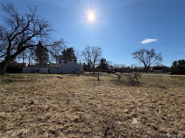 1038 W Pine Avenue, Mount Morris, MI 48458