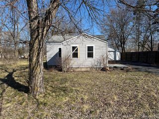 1038 W Pine Avenue, Mount Morris, MI 48458