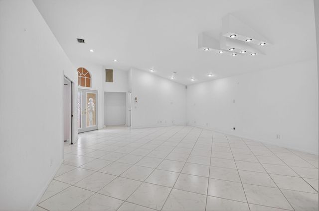 7558 Ironbridge Circle, Delray Beach, FL 33446