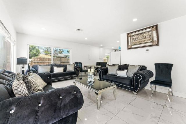 160 Cedar Street, El Cajon, CA 92021