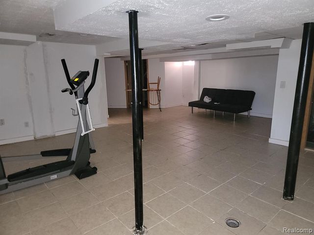 6520 Hartwell Street, Dearborn, MI 48126