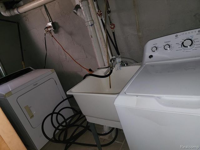 6520 Hartwell Street, Dearborn, MI 48126