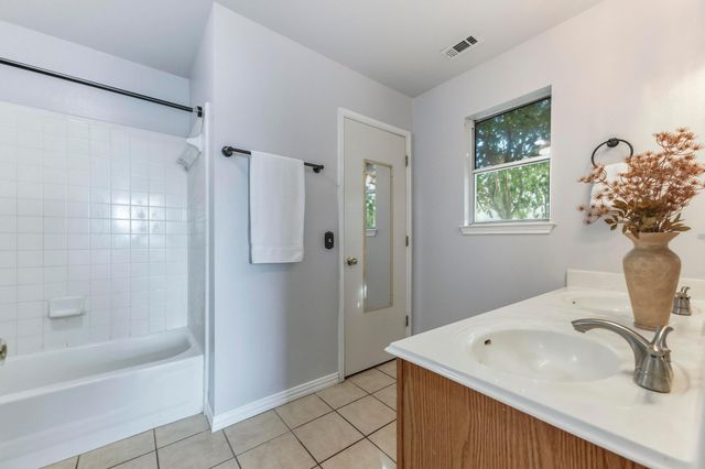 700 Faircrest DR, Buda, TX 78610