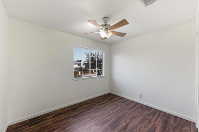 700 Faircrest DR, Buda, TX 78610