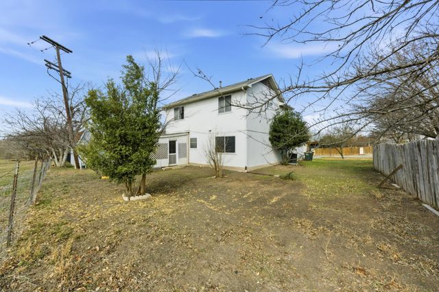 700 Faircrest DR, Buda, TX 78610