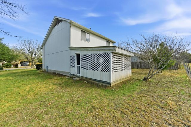 700 Faircrest DR, Buda, TX 78610