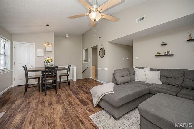 1450 Bluebird Terrace, Brentwood, MO 63144