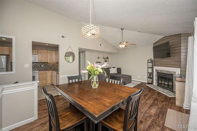 1450 Bluebird Terrace, Brentwood, MO 63144