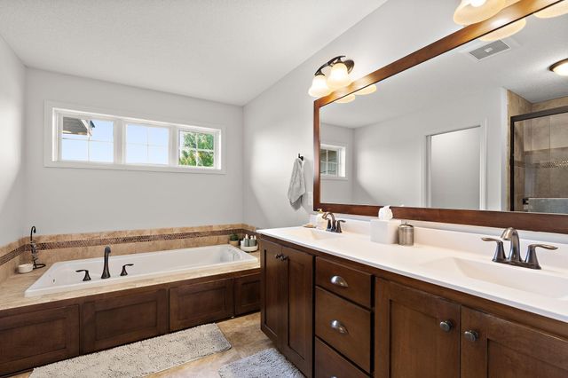19320 Hudson Court, Lakeville, MN 55044
