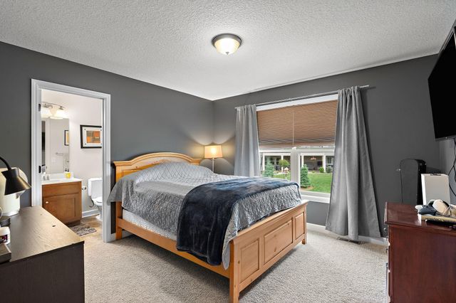 19320 Hudson Court, Lakeville, MN 55044