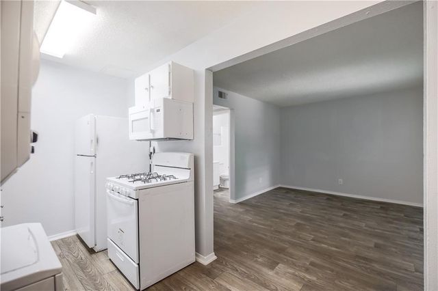 2401 Manor RD 102, Austin, TX 78722