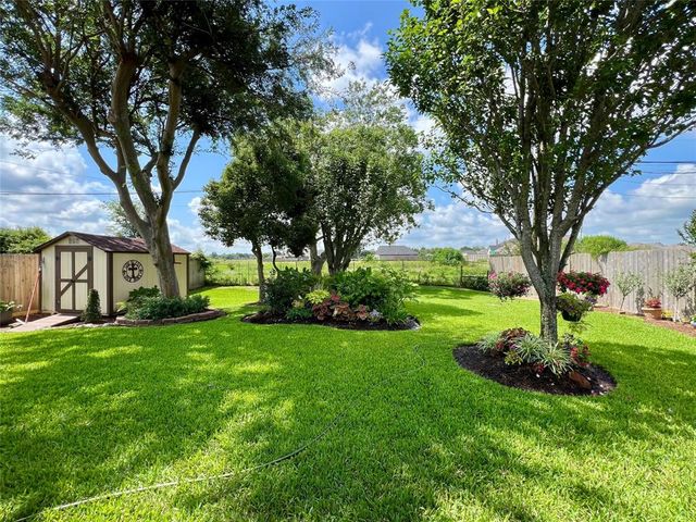 728 S Remington Drive, Angleton, TX 77515