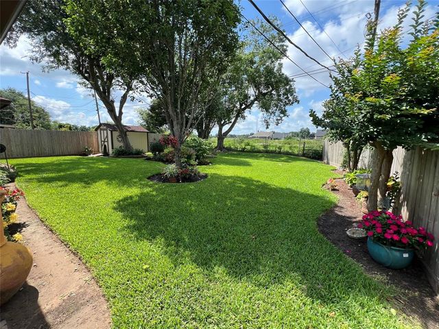 728 S Remington Drive, Angleton, TX 77515