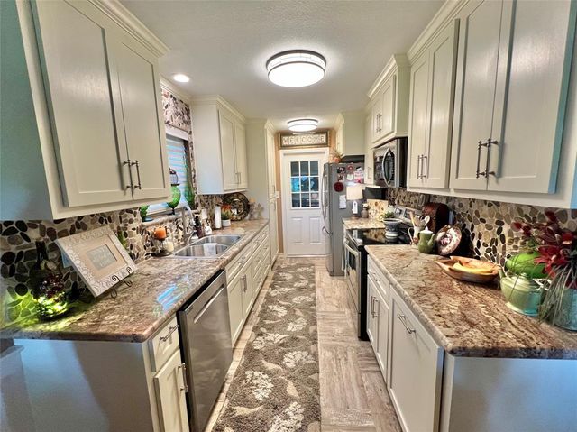 728 S Remington Drive, Angleton, TX 77515
