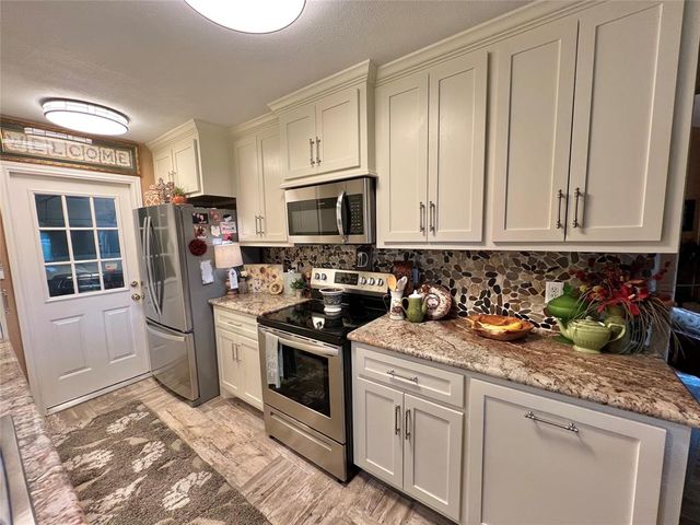 728 S Remington Drive, Angleton, TX 77515