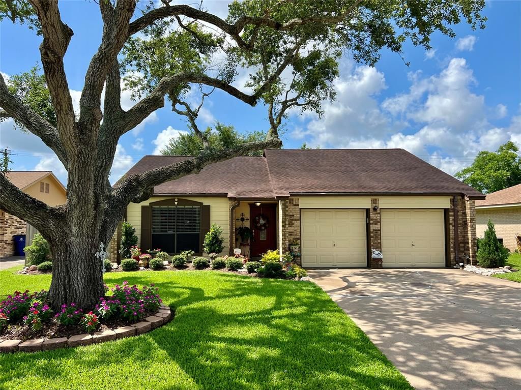 728 S Remington Drive, Angleton, TX 77515