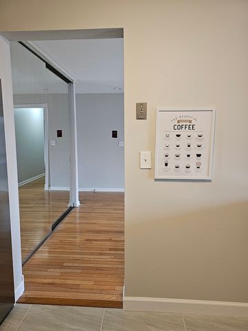 922 Old Willow Road 208, Prospect Heights, IL 60070