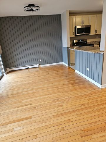 922 Old Willow Road 208, Prospect Heights, IL 60070