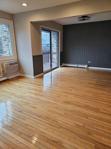 922 Old Willow Road 208, Prospect Heights, IL 60070