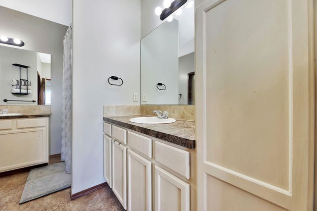 2025 E Clover Ct, Andover, KS 67002