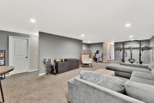 2025 E Clover Ct, Andover, KS 67002