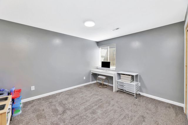 2025 E Clover Ct, Andover, KS 67002