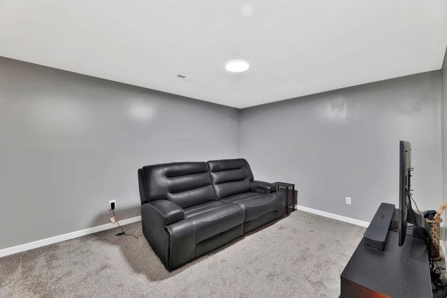 2025 E Clover Ct, Andover, KS 67002