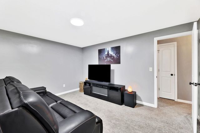 2025 E Clover Ct, Andover, KS 67002