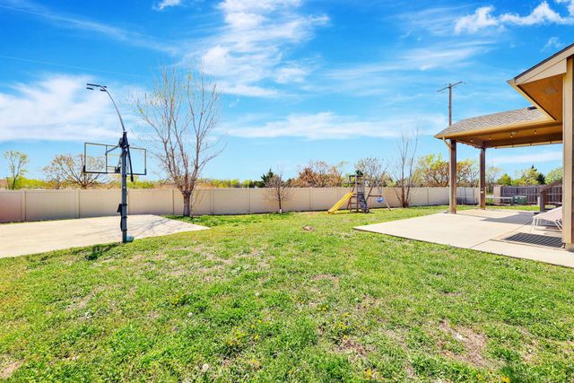 2025 E Clover Ct, Andover, KS 67002