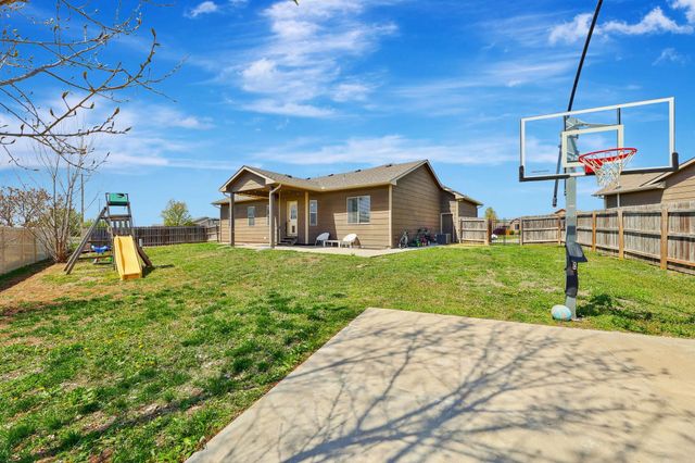 2025 E Clover Ct, Andover, KS 67002