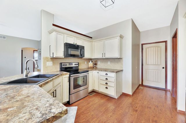 2025 E Clover Ct, Andover, KS 67002