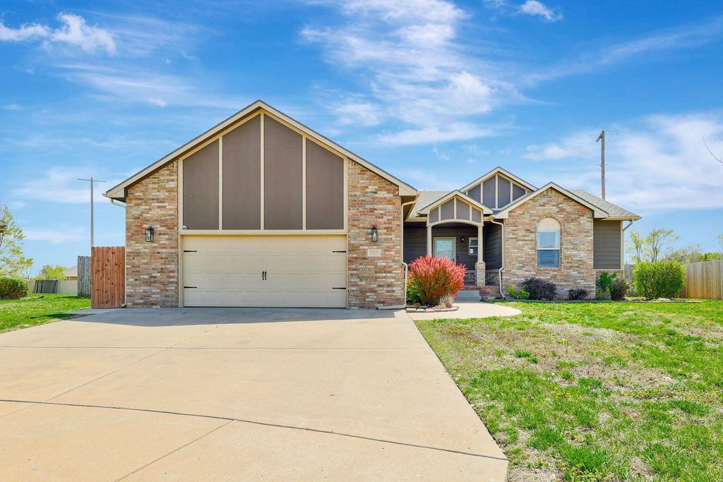 2025 E Clover Ct, Andover, KS 67002