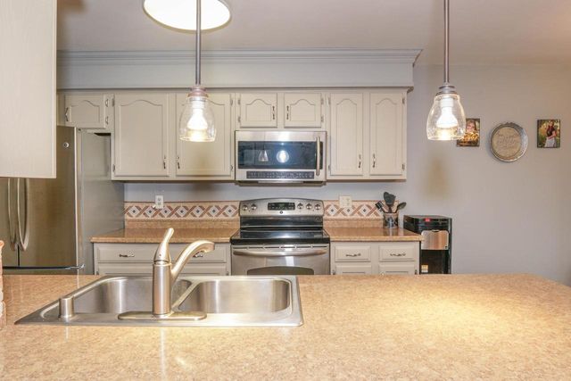 N49W36150 Nottingham LANE #12, Oconomowoc, WI 53066