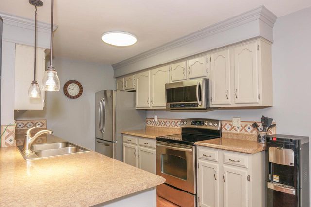 N49W36150 Nottingham LANE #12, Oconomowoc, WI 53066