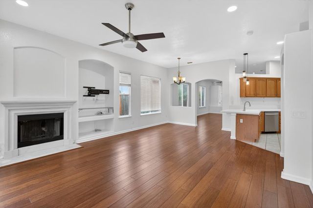 4521 Freitag Way, Elk Grove, CA 95758