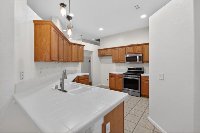 4521 Freitag Way, Elk Grove, CA 95758